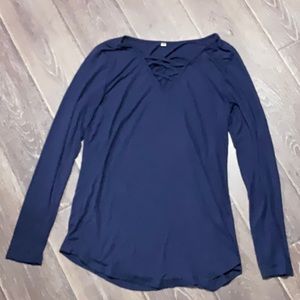 Blue shirt, long sleeves, side small